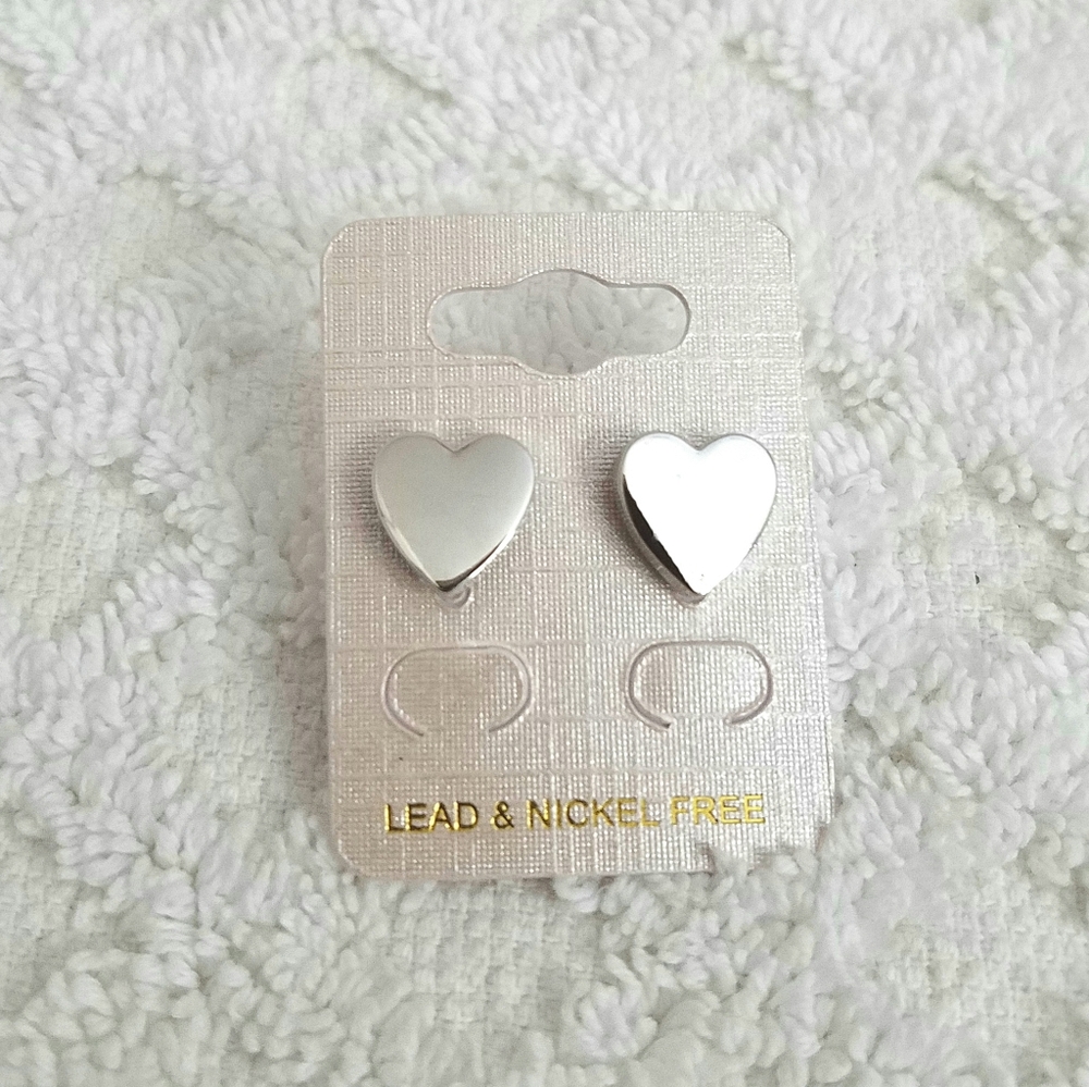 Heart minimalist stud earrings